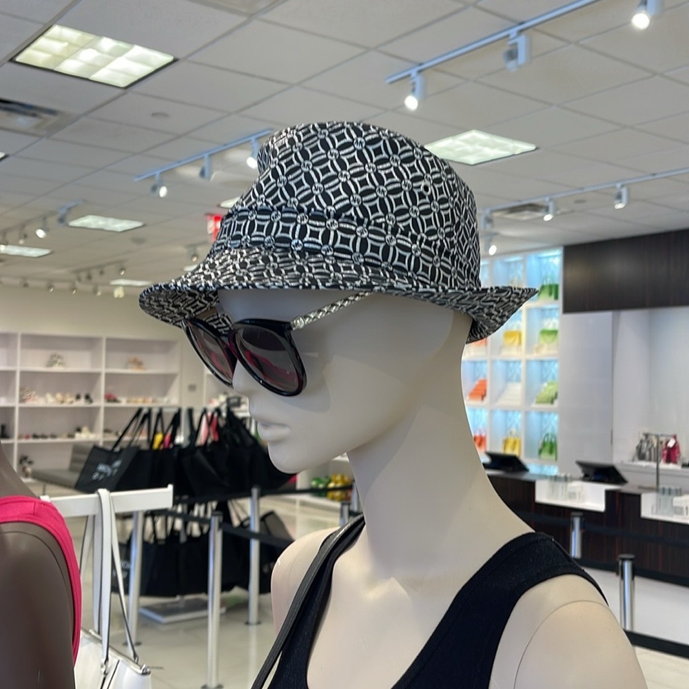 Michael Kors Women’s MK Logo Jacquard Bucket Hat
Black 
NWT - Picture 13 of 16